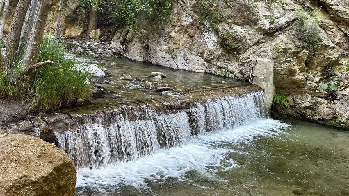 Eaton Canyon Falls trail