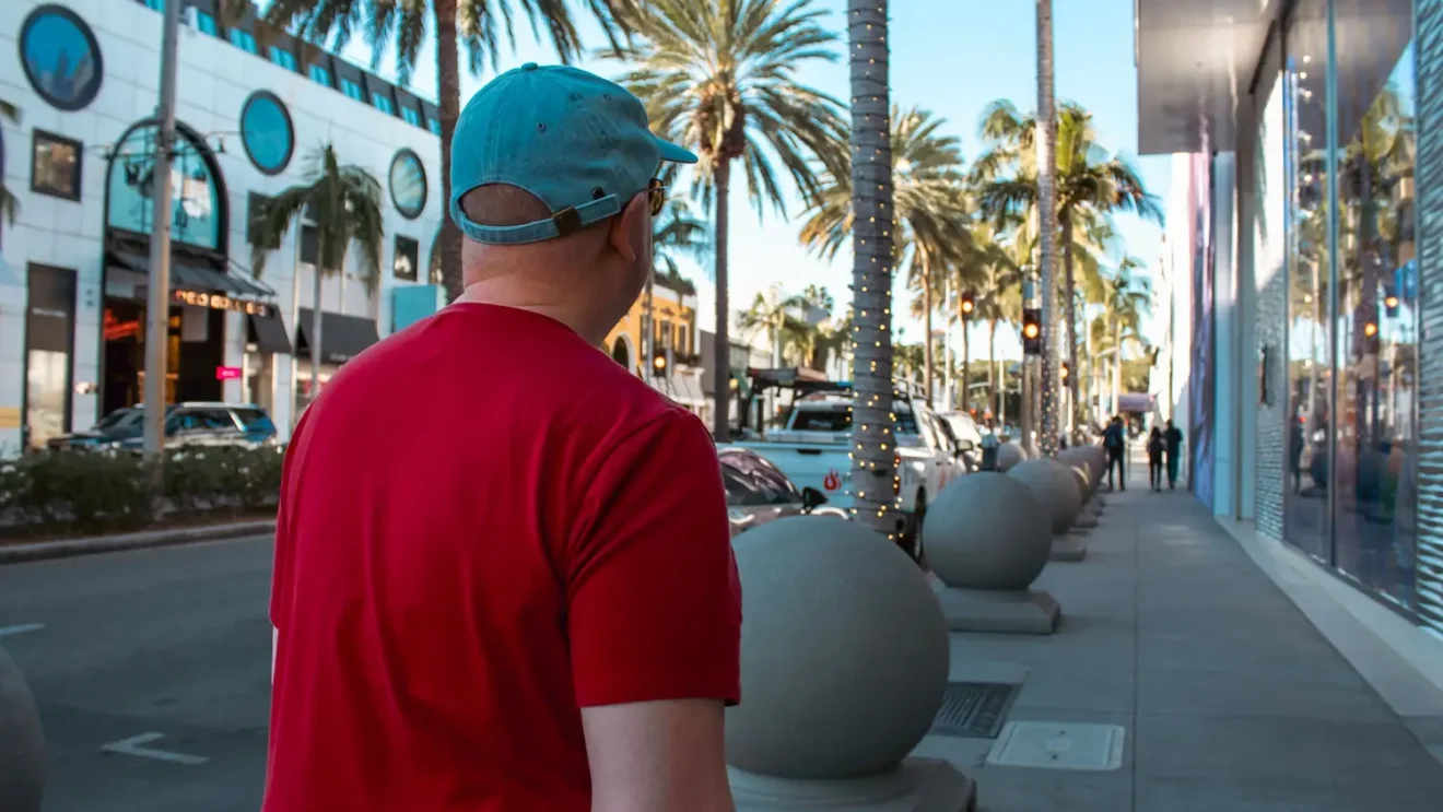 Where is the best place to stay in Los Angeles for tourists without a car?