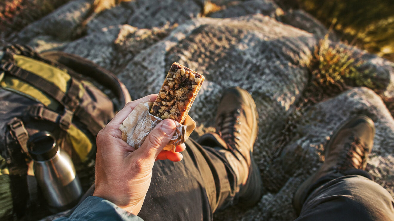 Nutritious and easy hiking snacks for long trail days